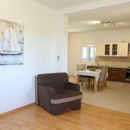 בית נופש Lorenzo By Interhome *