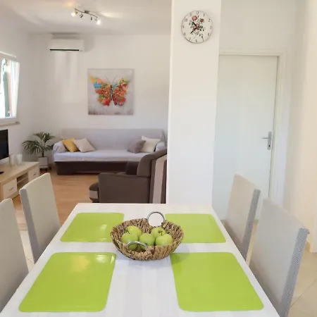 Nyaraló Lorenzo By Interhome *
