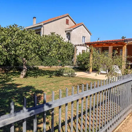 בית נופש Lorenzo By Interhome