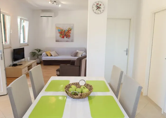 בית נופש Lorenzo By Interhome *